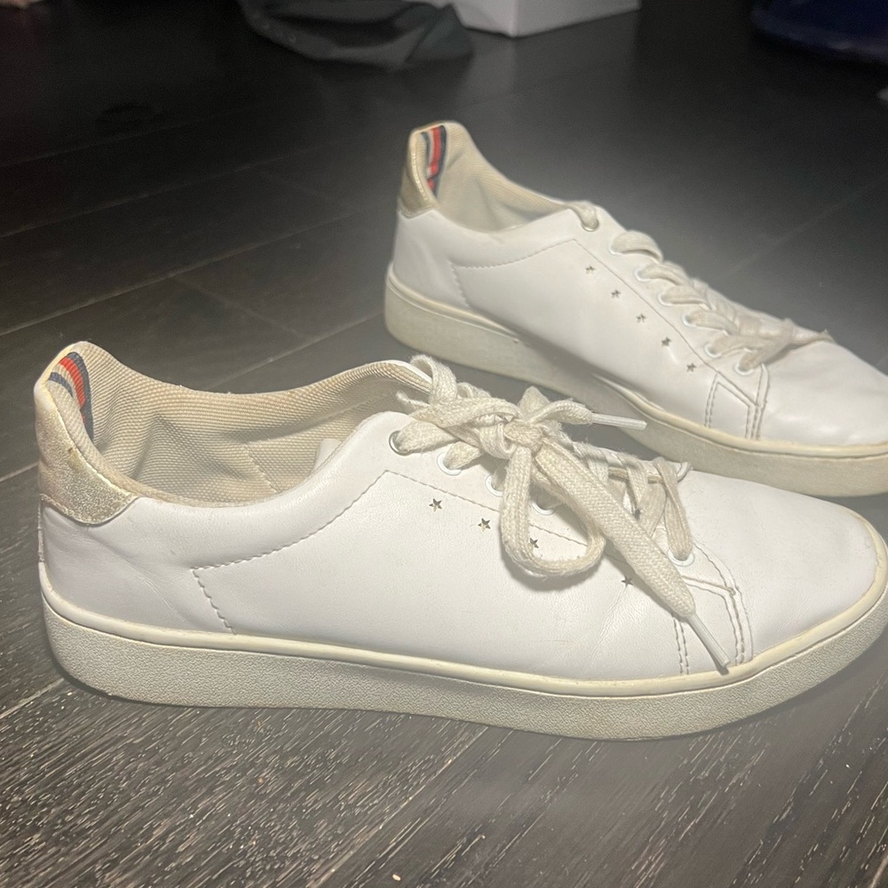 Tommy hilfiger tennis shoes